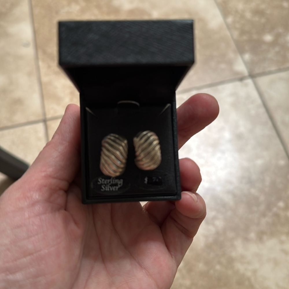 David Yurman small hoops . Authentic